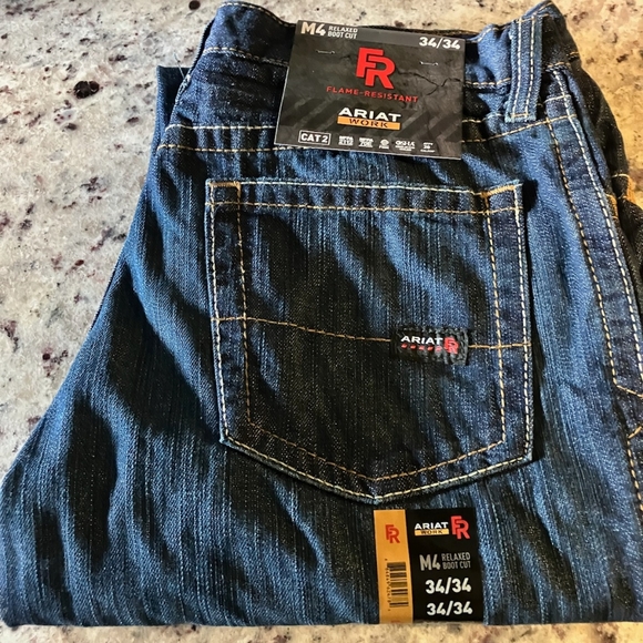 MENS Ariat Jeans NWT - Picture 1 of 3
